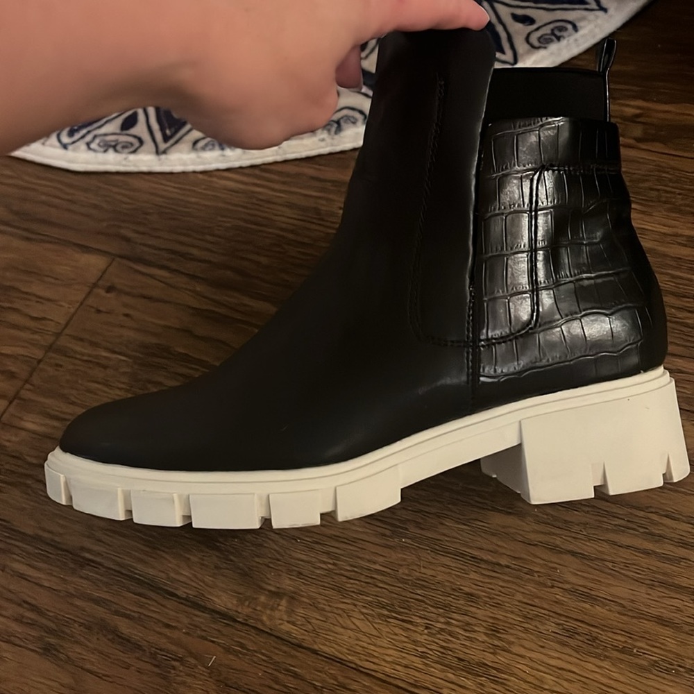 Boots - Picture 5 of 7